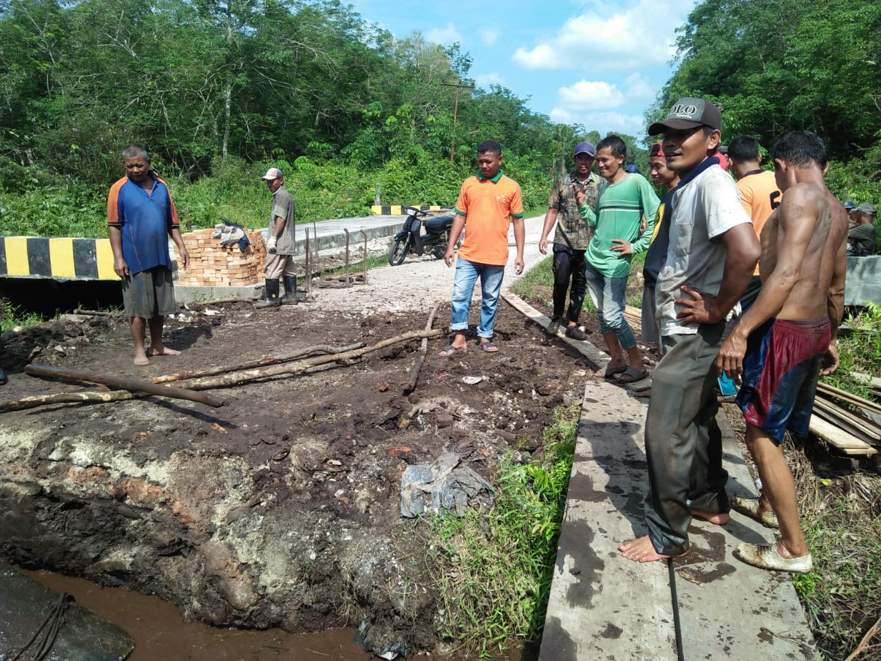 Pemerintah Desa Berancah Melaksanakan Swadaya Gotong Royong Pembangunan Jembatan Jl Kartini
