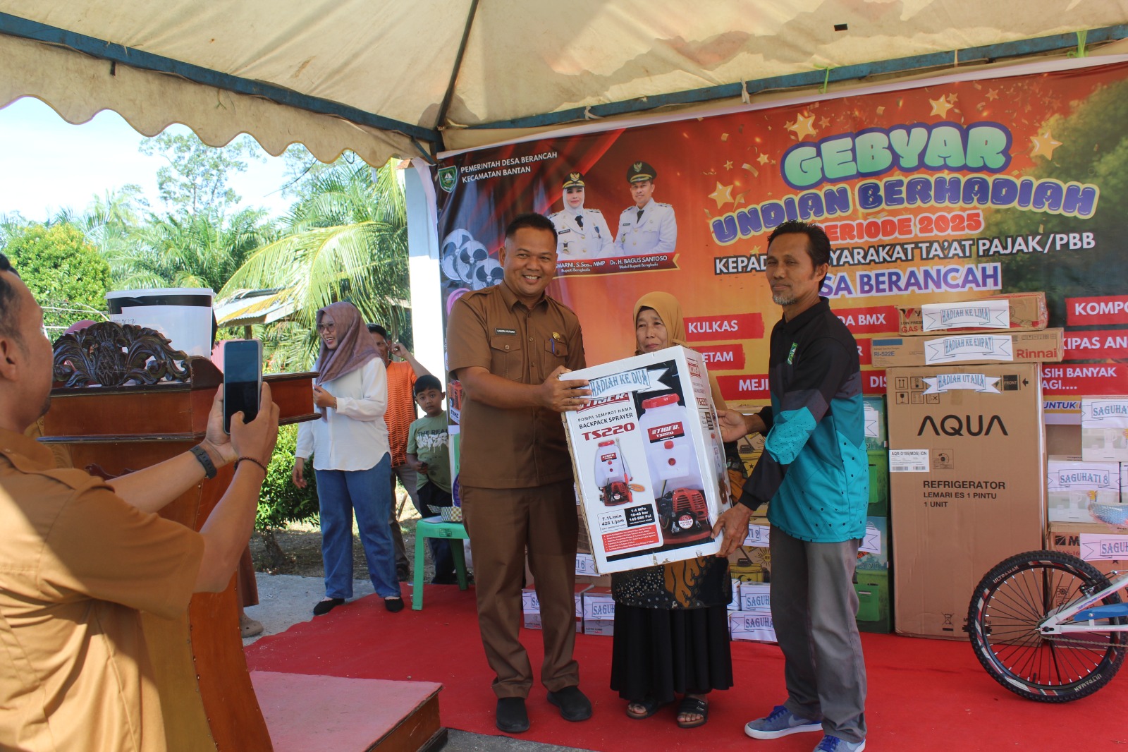 Pemdes Berancah menggelar Gebyar  (PBB-P2) Secara Meriah